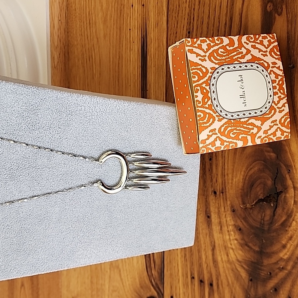 Stella & Dot Nahla Pendant Necklace